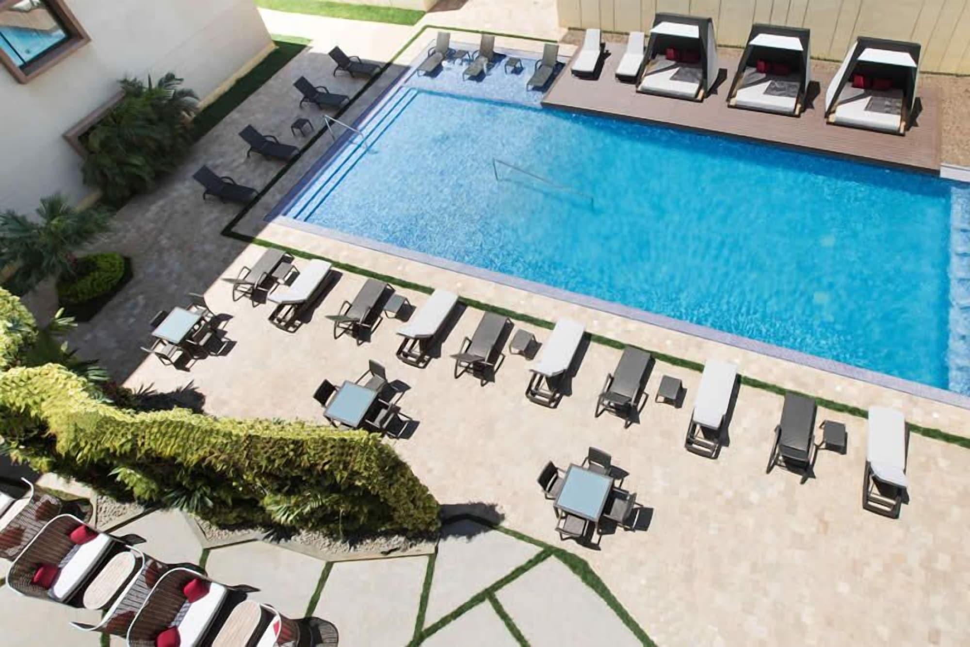 Vista Piscina Eurobuilding Hotel & Suites Coro