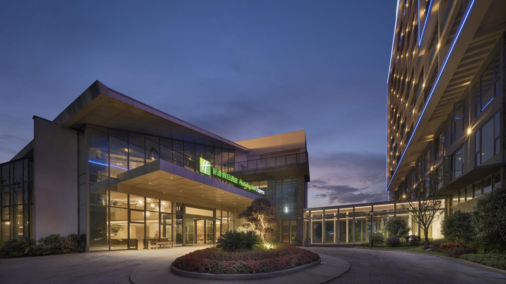 Vista Exterior Holiday Inn Express Tengchong Hot Spring by IHG