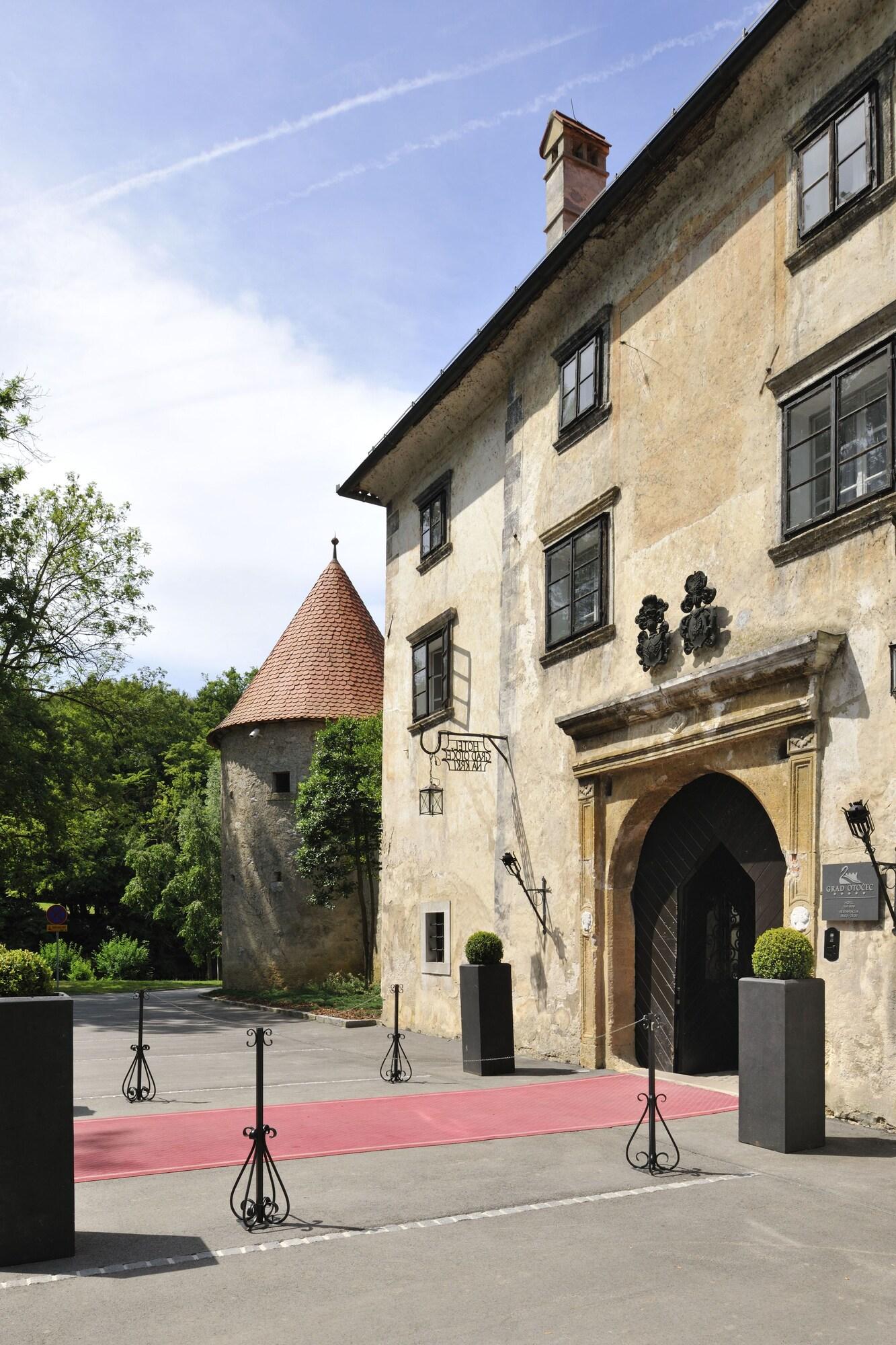 Vista Exterior Hotel Grad Otocec Relais & Châteaux