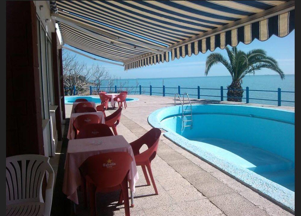 Vista Piscina HOSTAL MONTECARLO