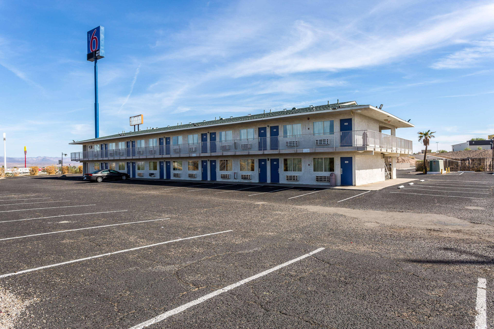 Vista Exterior Motel 6 Needles, CA