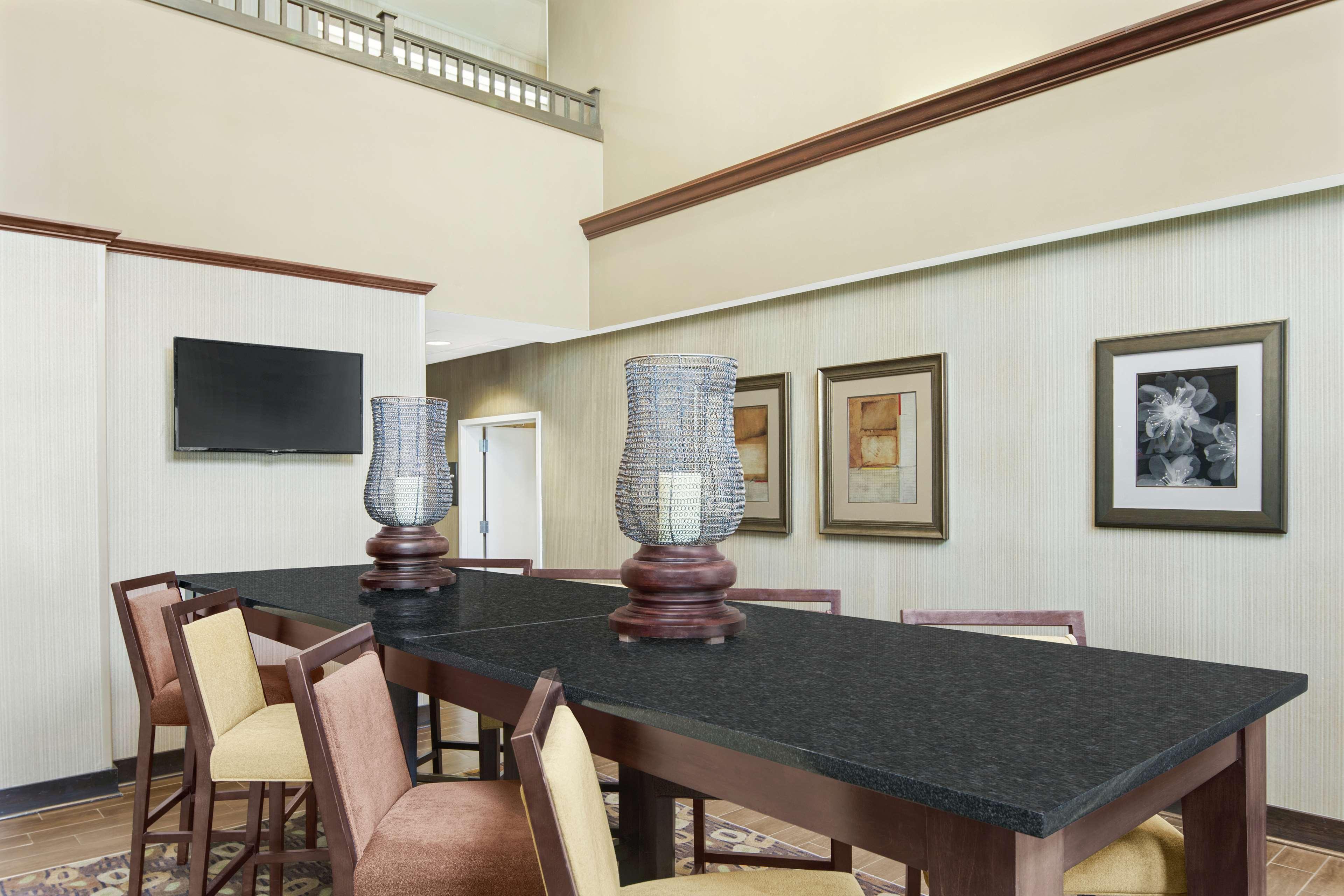Vista Lobby Hampton Inn Thomasville