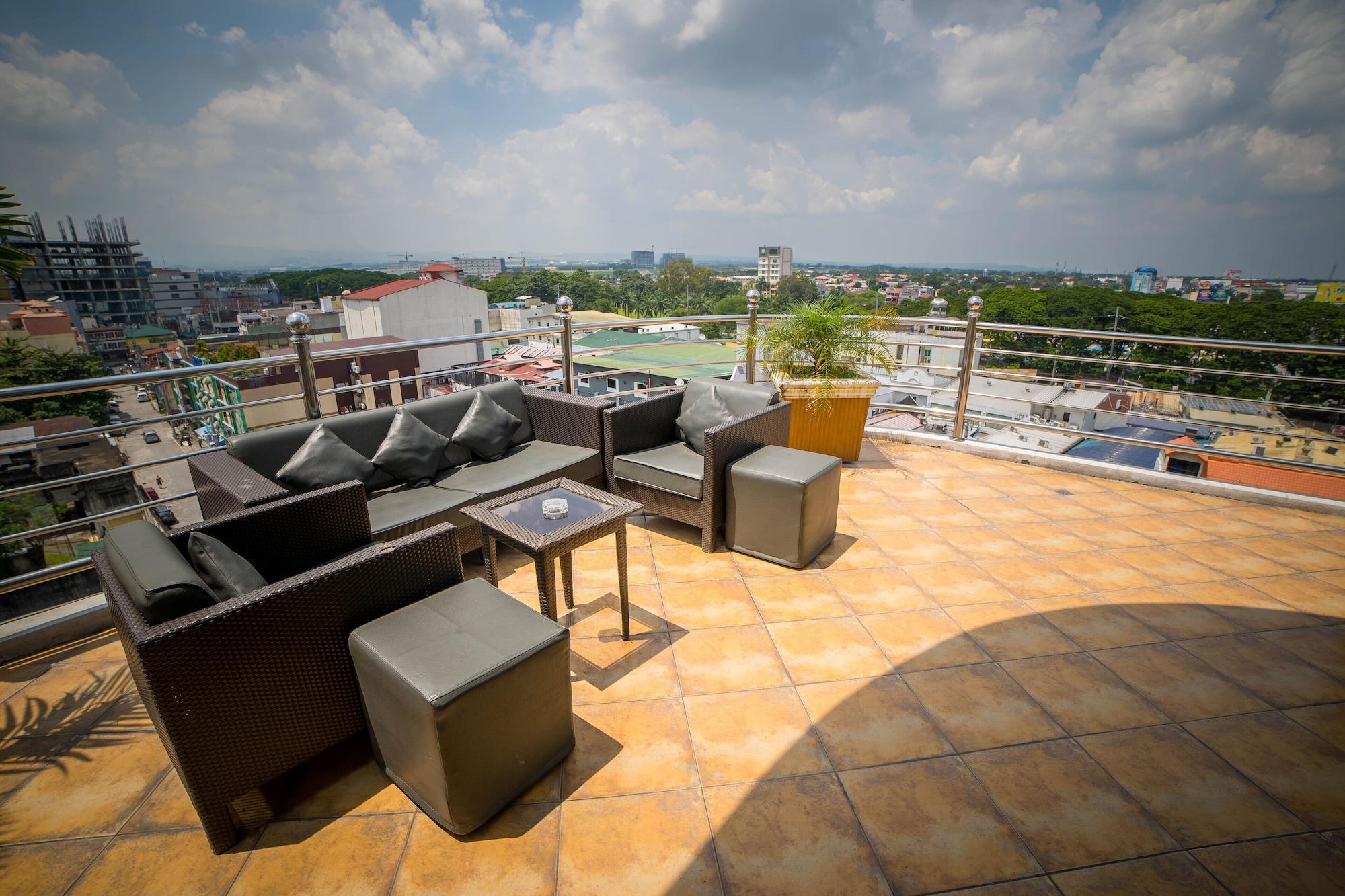 Varios Fields Plaza Hotel