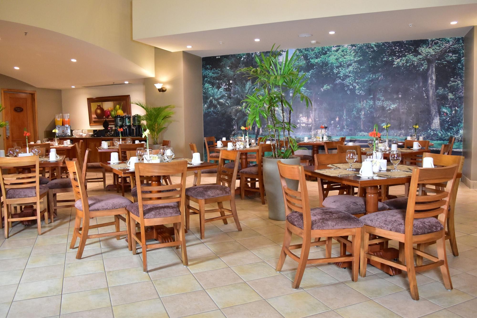 Restaurant Sleep Inn Hotel Paseo Las Damas
