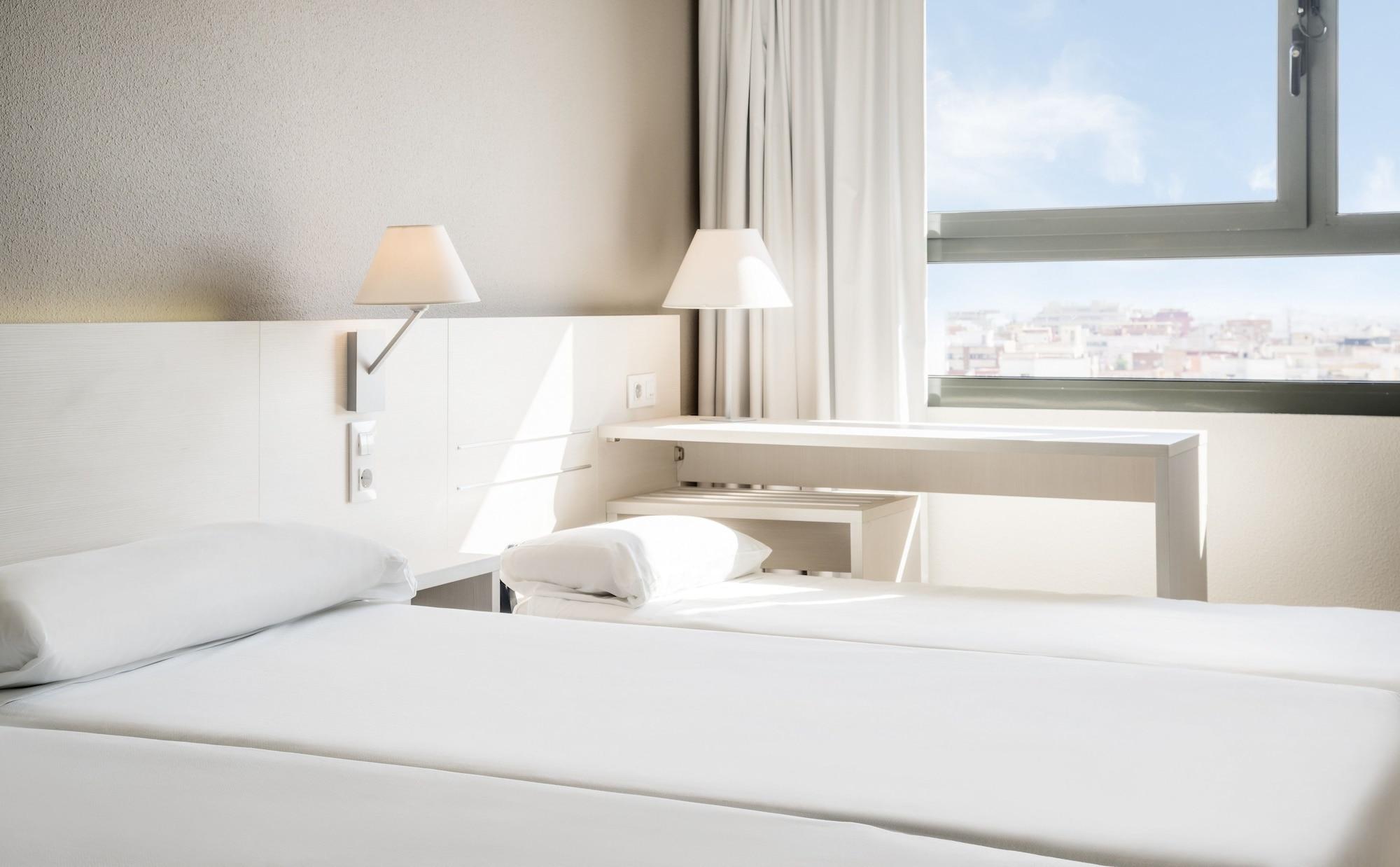 Habitación Hotel ILUNION Valencia 3