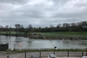 Alojamiento - The Riverside Inn