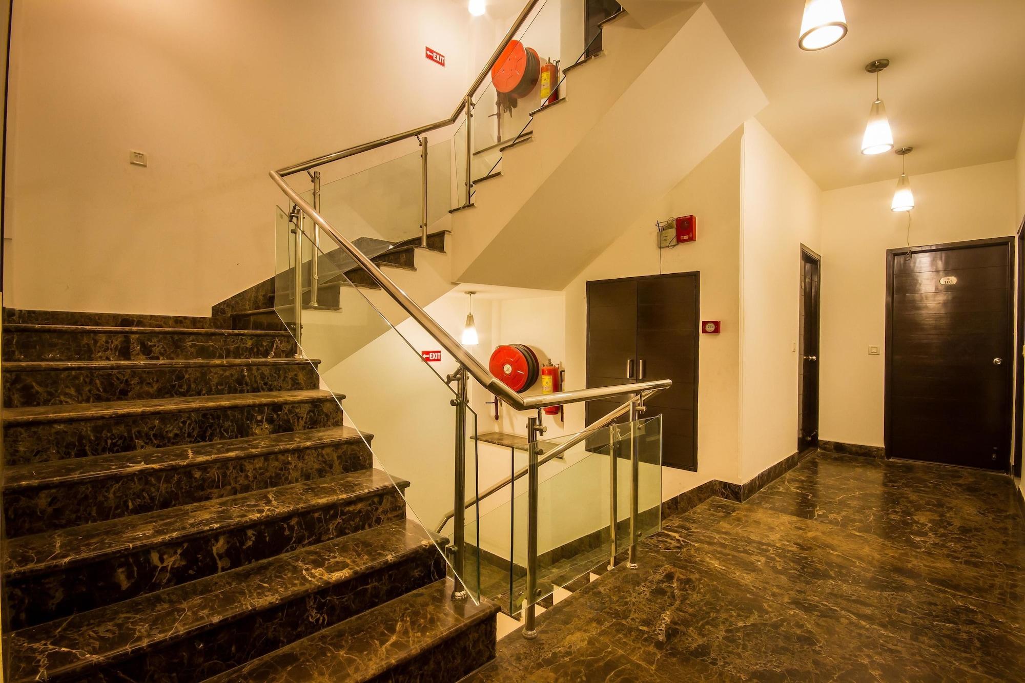 Varios Hotel Good Palace