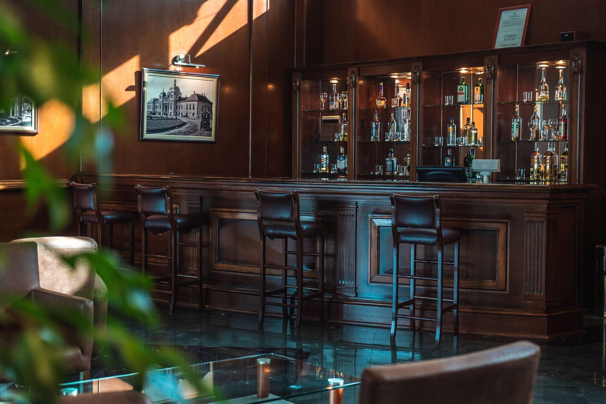 Bar/Salón Hotel Novi Sad