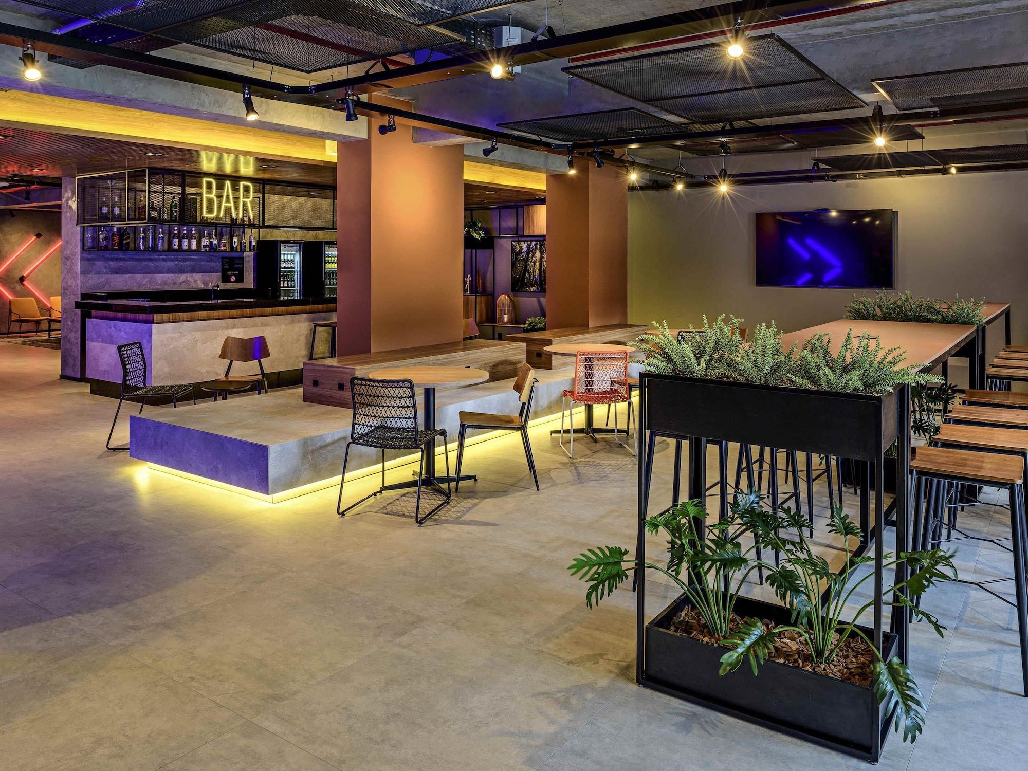 Bar/Salón Ibis budget Camboriú