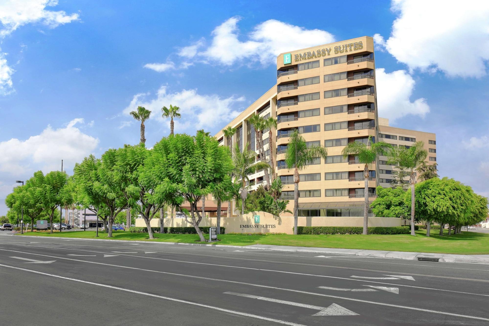 Vista Exterior Embassy Suites by Hilton Anaheim Orange
