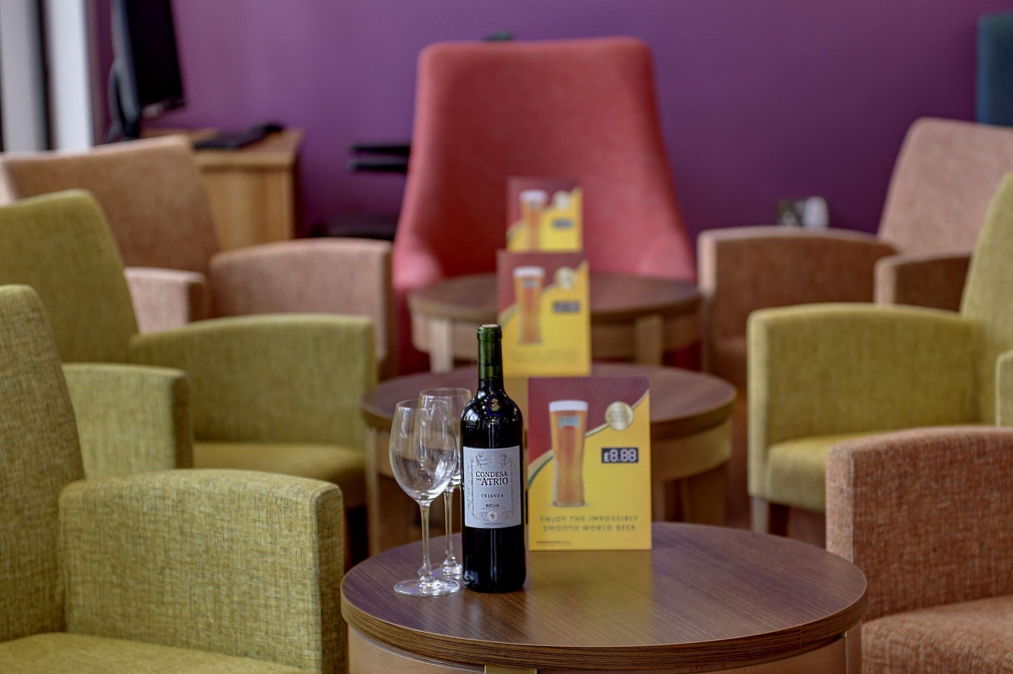 Vista Lobby The Airlink Hotel London Heathrow