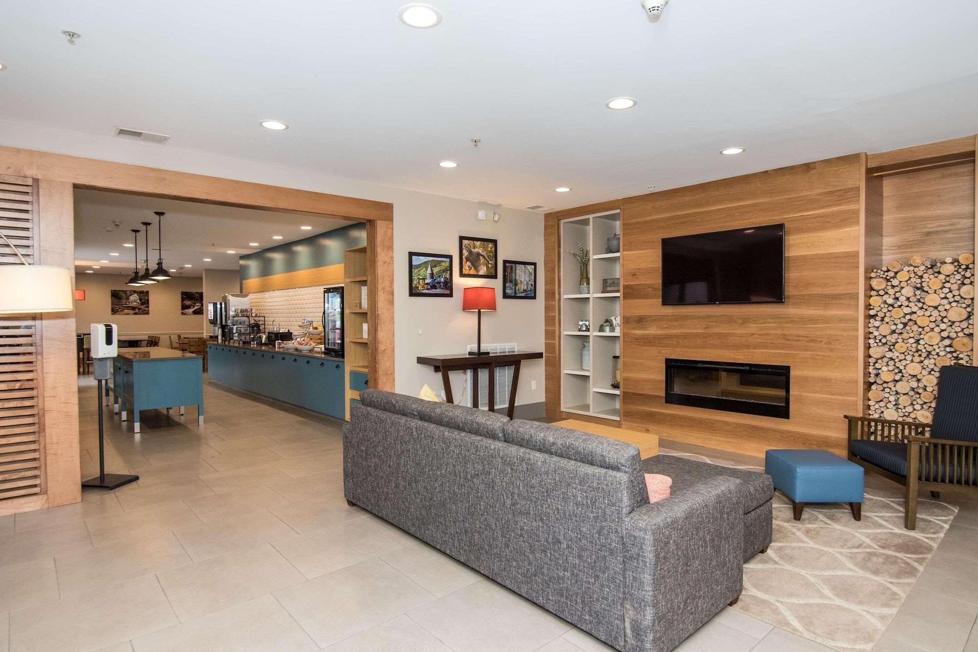 Vista Lobby Country Inn & Suites by Radisson, Lehighton (Jim Thorpe), PA