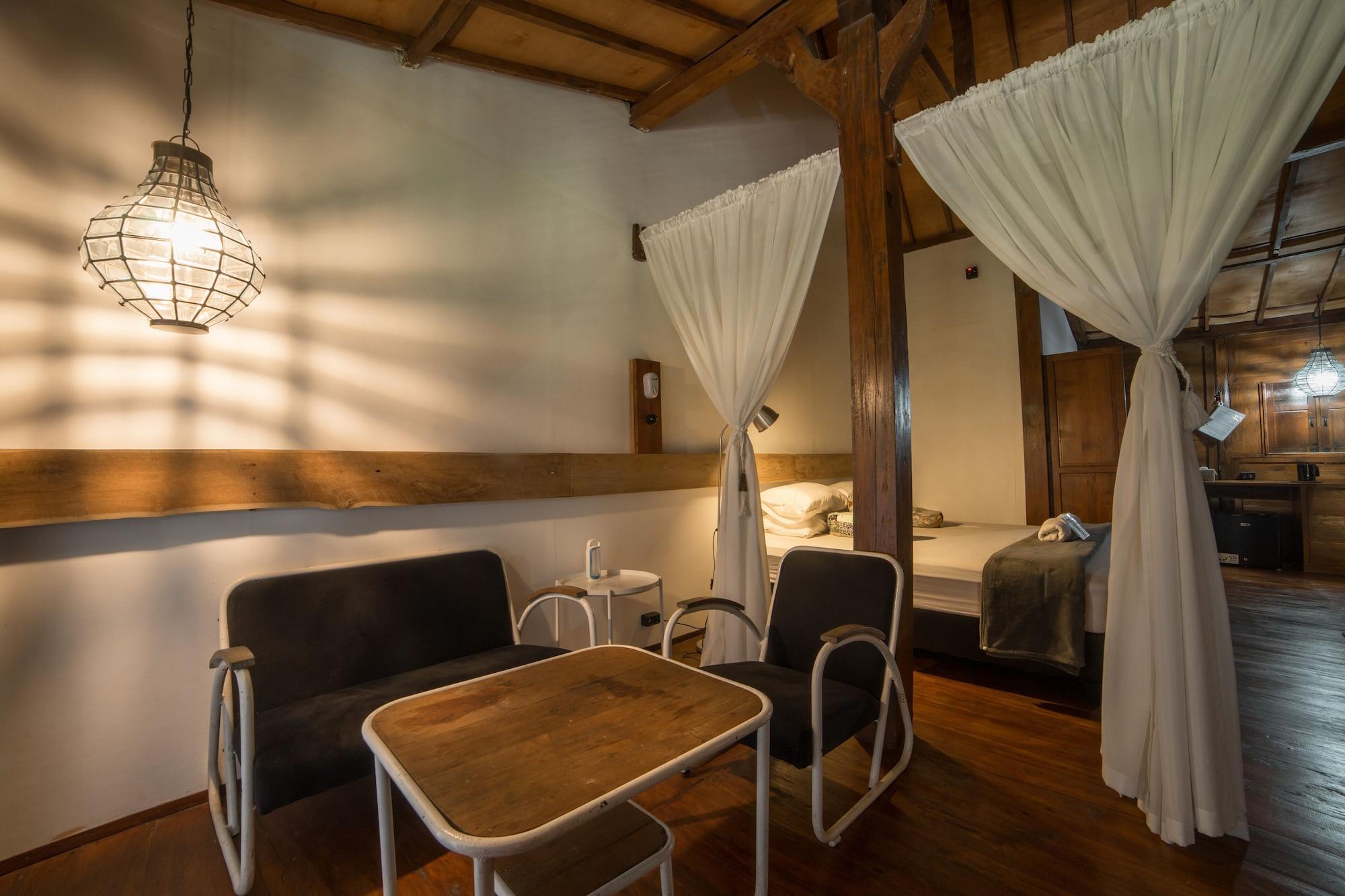 Set de Habitación Rumah Jembarati