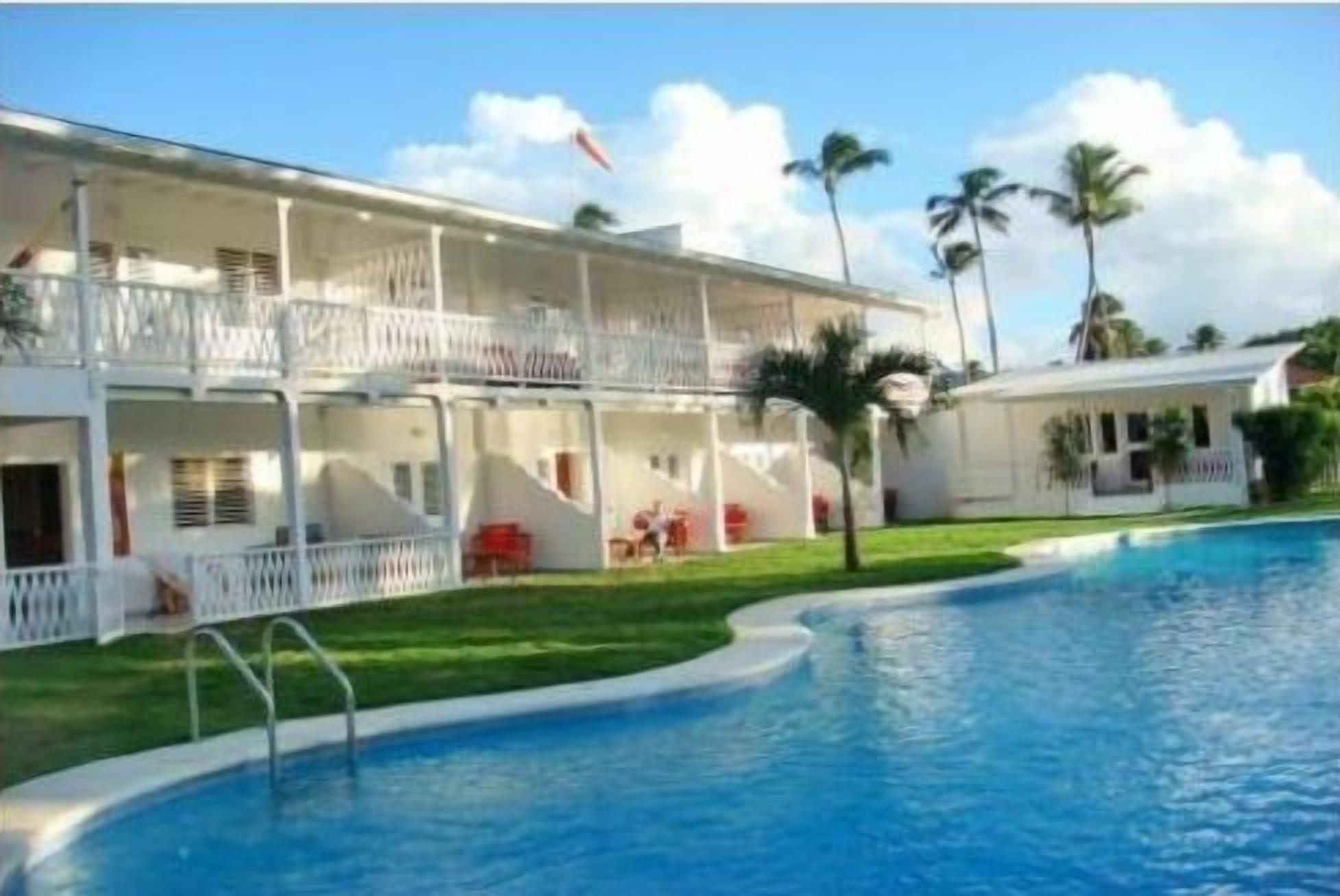 Varios Las Cayenas Beach Hotel