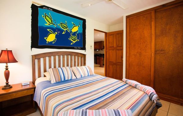 Cozy Garden Condo w/ Vibrant Tropical Decor, Swimming Pool & Rancho - Hoteles todo incluido en Playa Conchal, Guanacaste