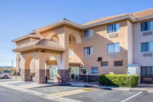 Alojamiento - Comfort Inn & Suites near Kino Sports Complex