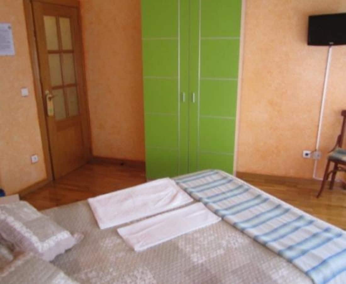 Set de Habitación Hostal Becares