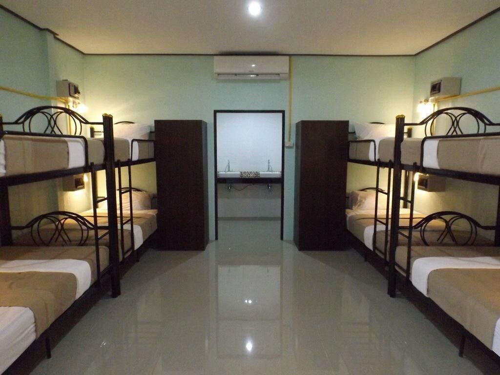 Varios Lanta Long Beach Hostel