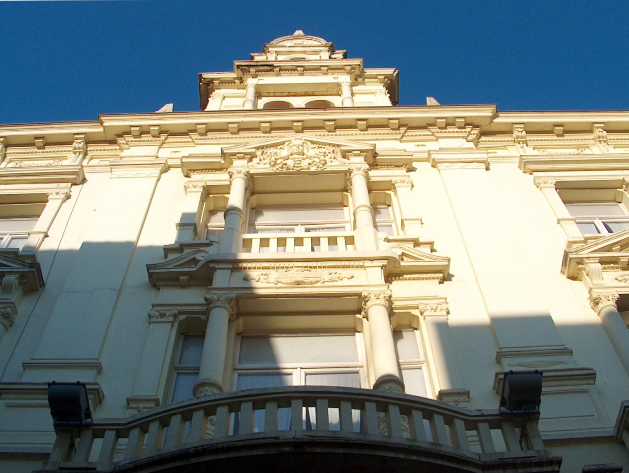 Varios Hotel Albert 2