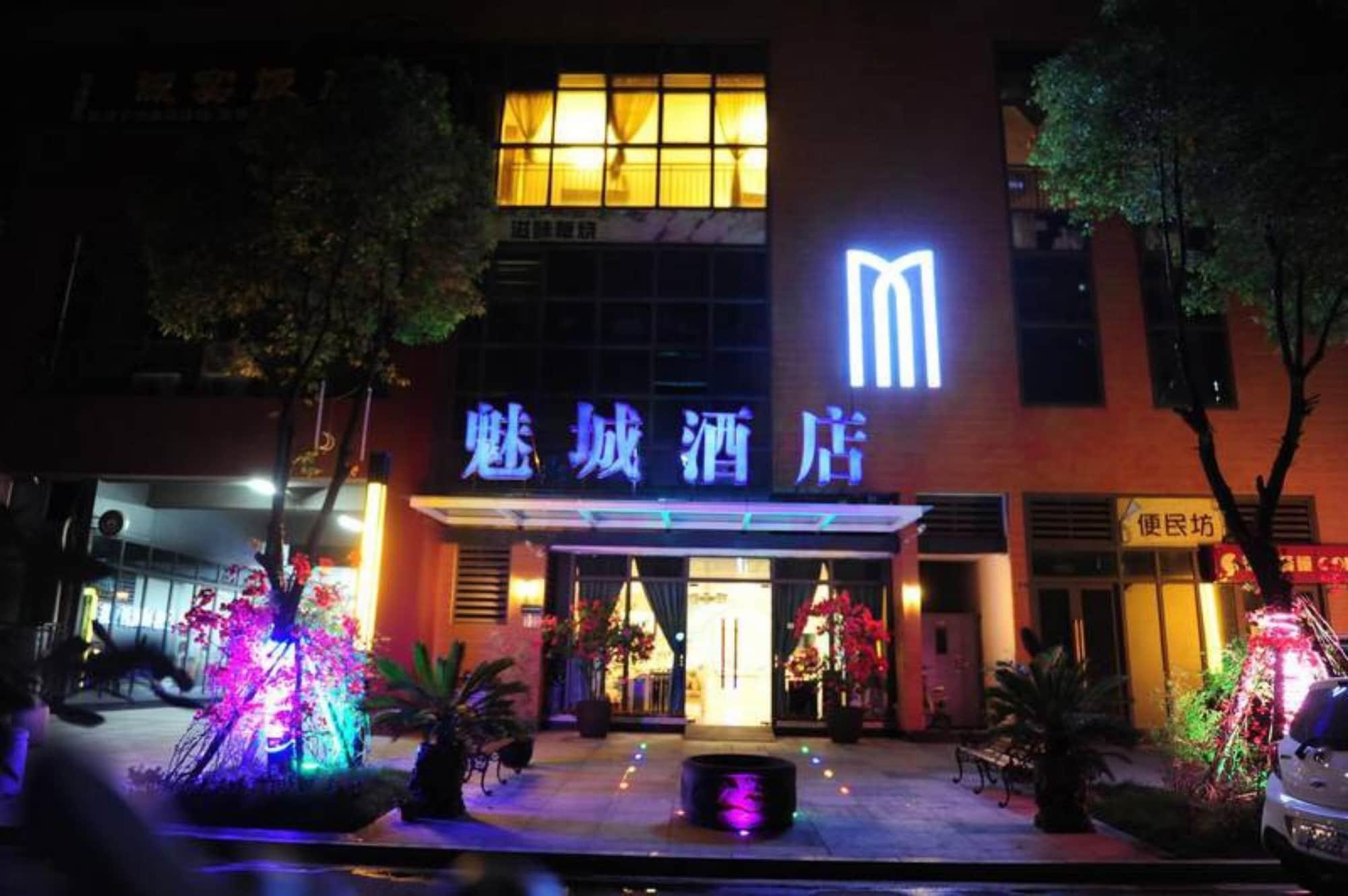 Varios Chengdu Charm City Hotel