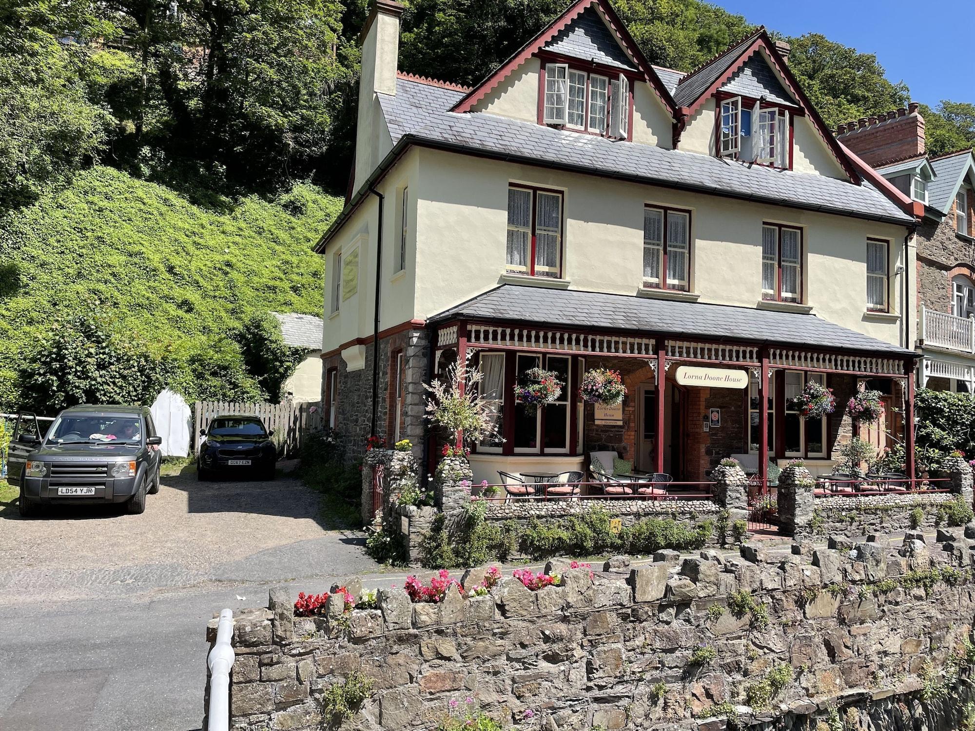 Vista Exterior Lorna Doone House