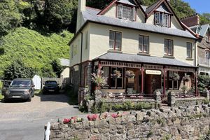 Alojamiento - Lorna Doone House