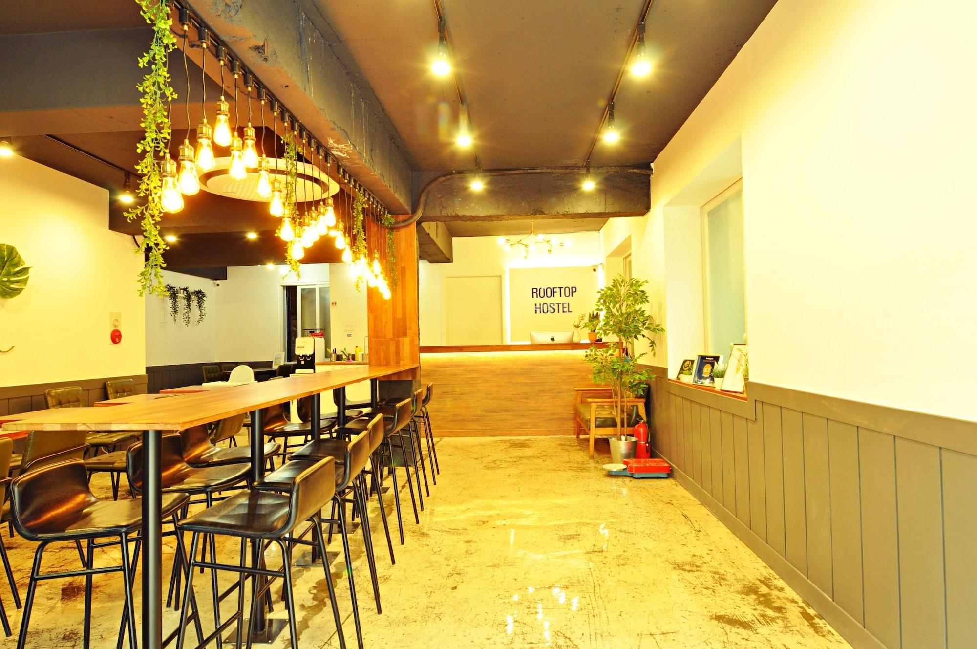Vista Lobby OYO Rooftop Hostel