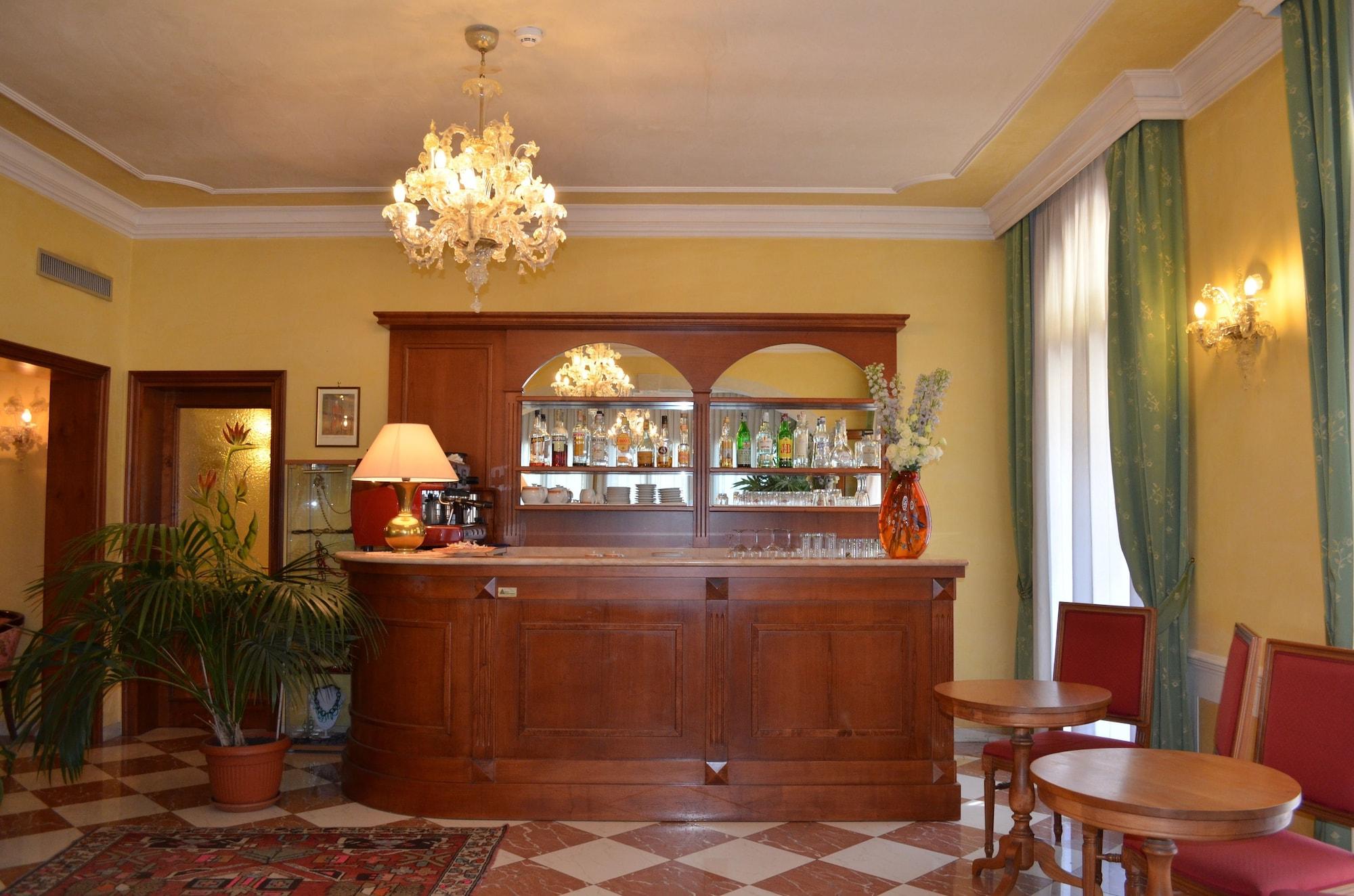 Bar/Salón Hotel Villa Cipro