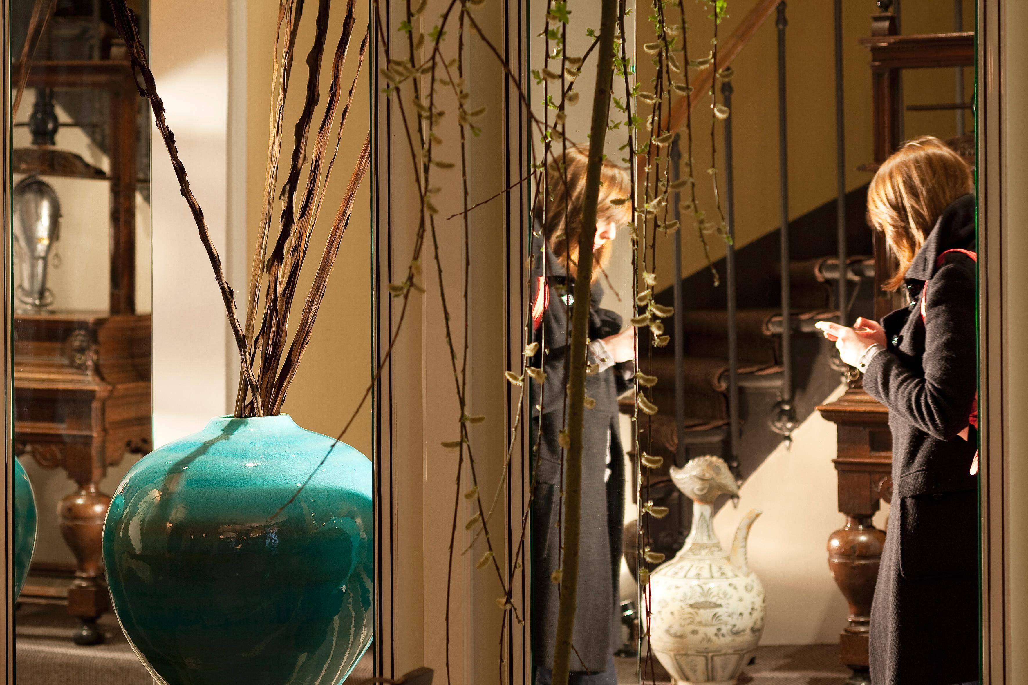 Vista Lobby Villa Madame