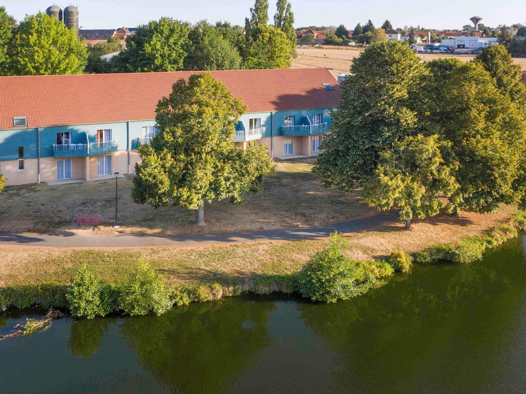 Vista Exterior ibis Styles Bourbon Lancy