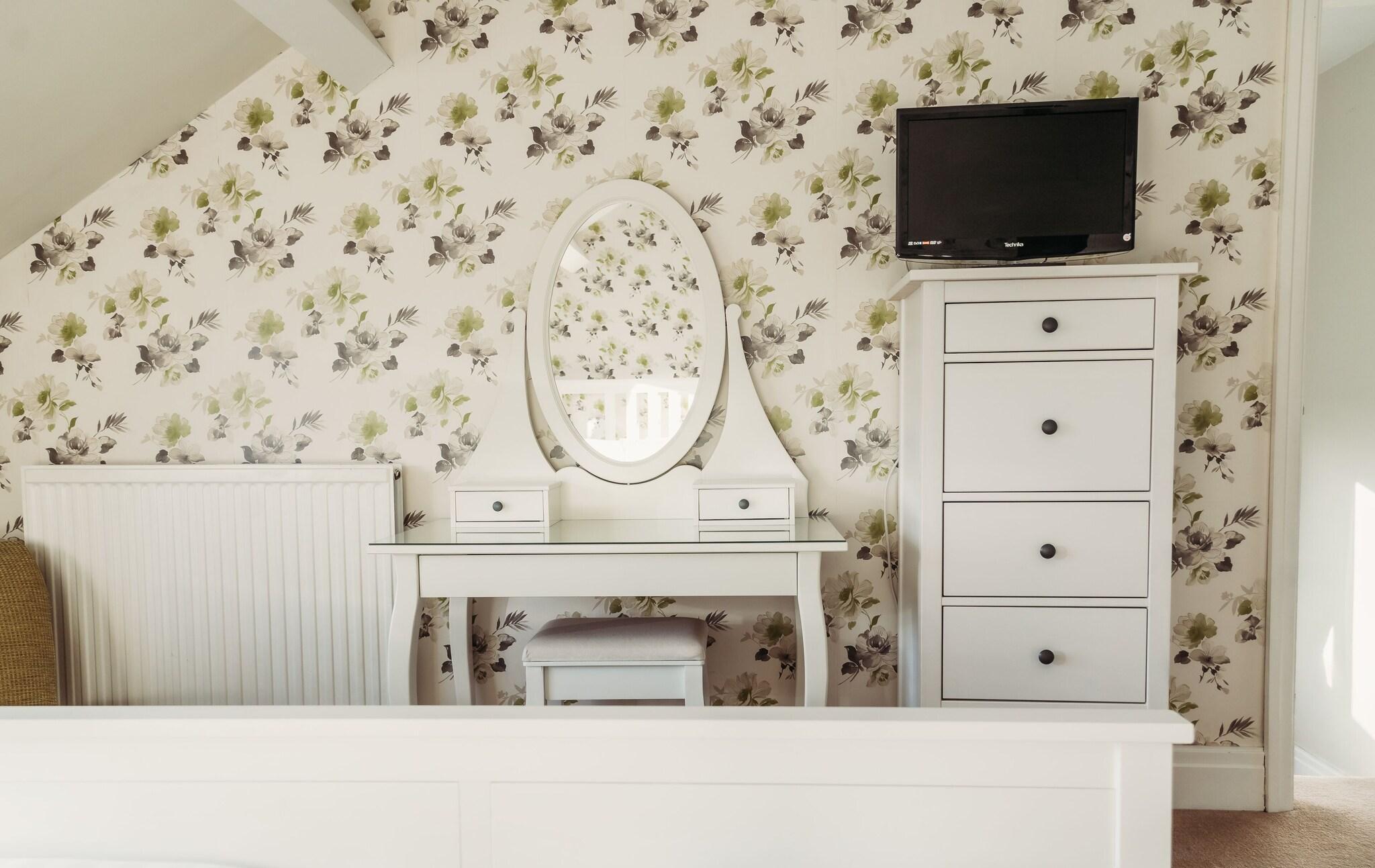 Vista Lobby Three Wells