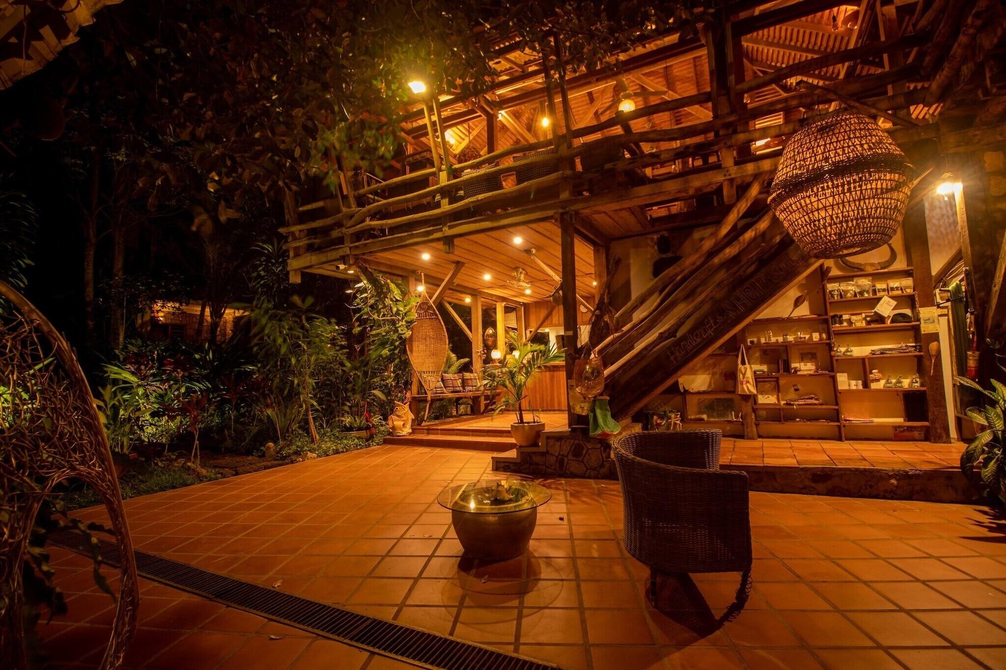 Vista Lobby Tara Lodge