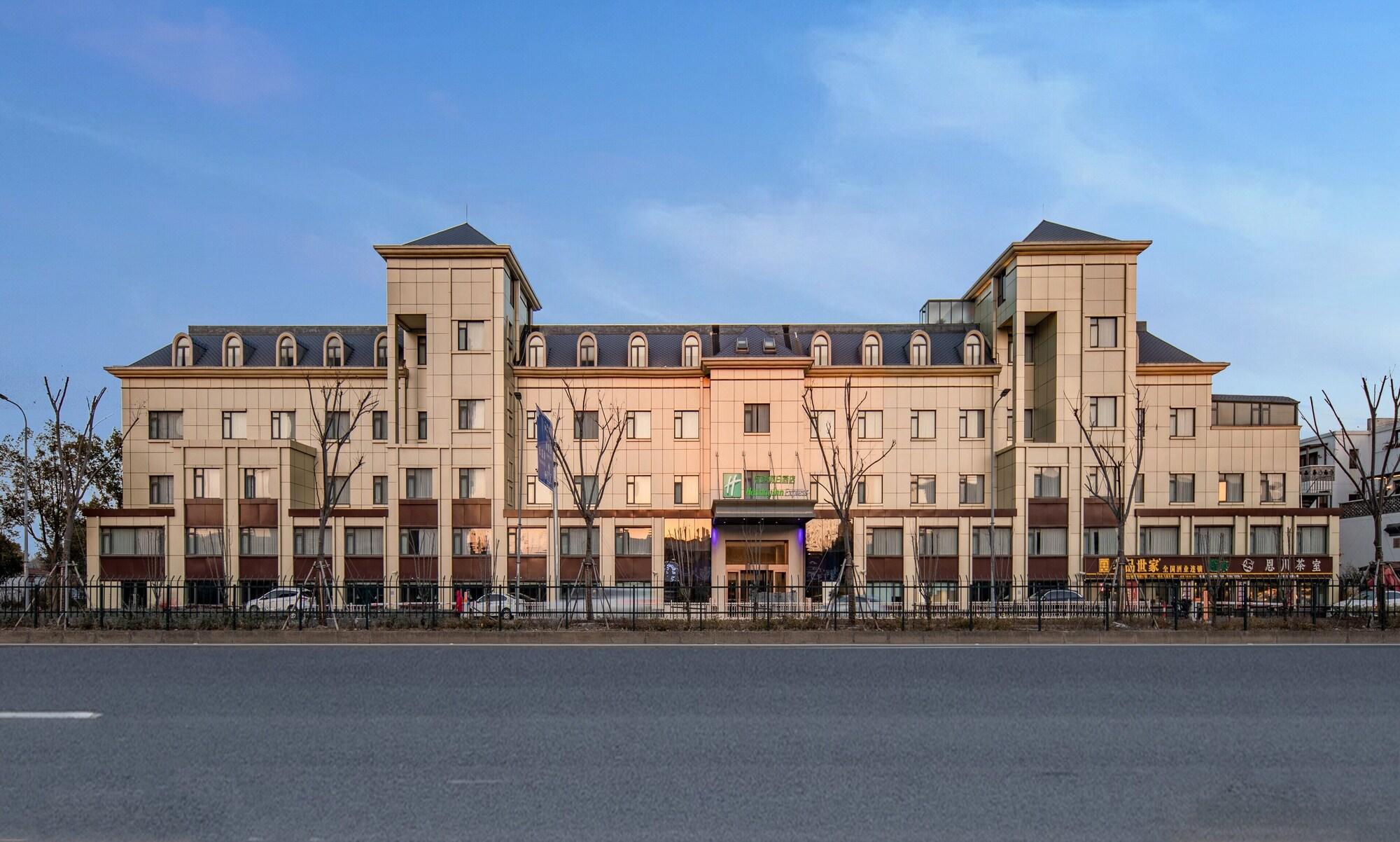 Varios Holiday Inn Express Shanghai Jiading New City by IHG