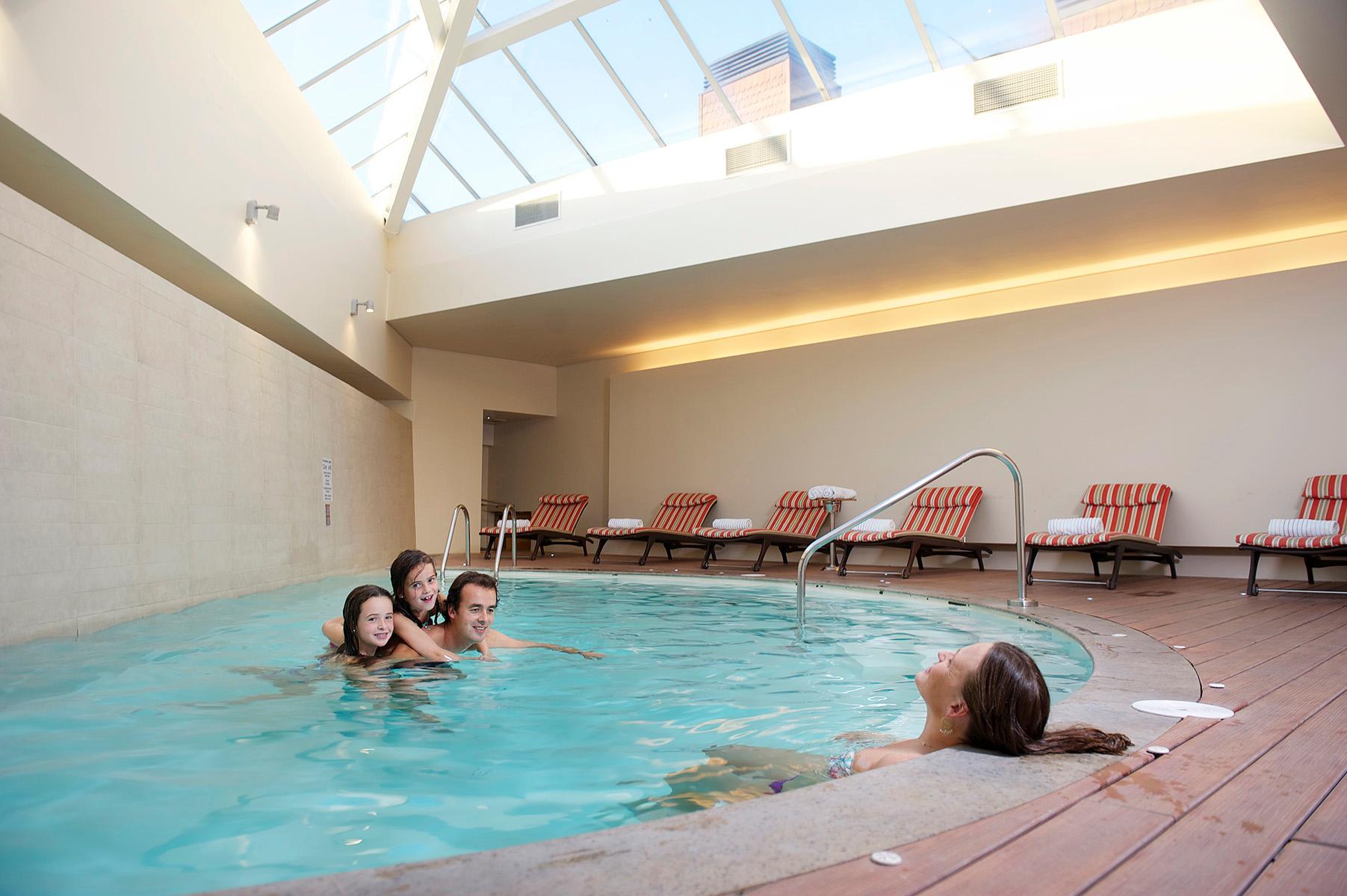 Vista Piscina Radisson Hotel Puerto Varas