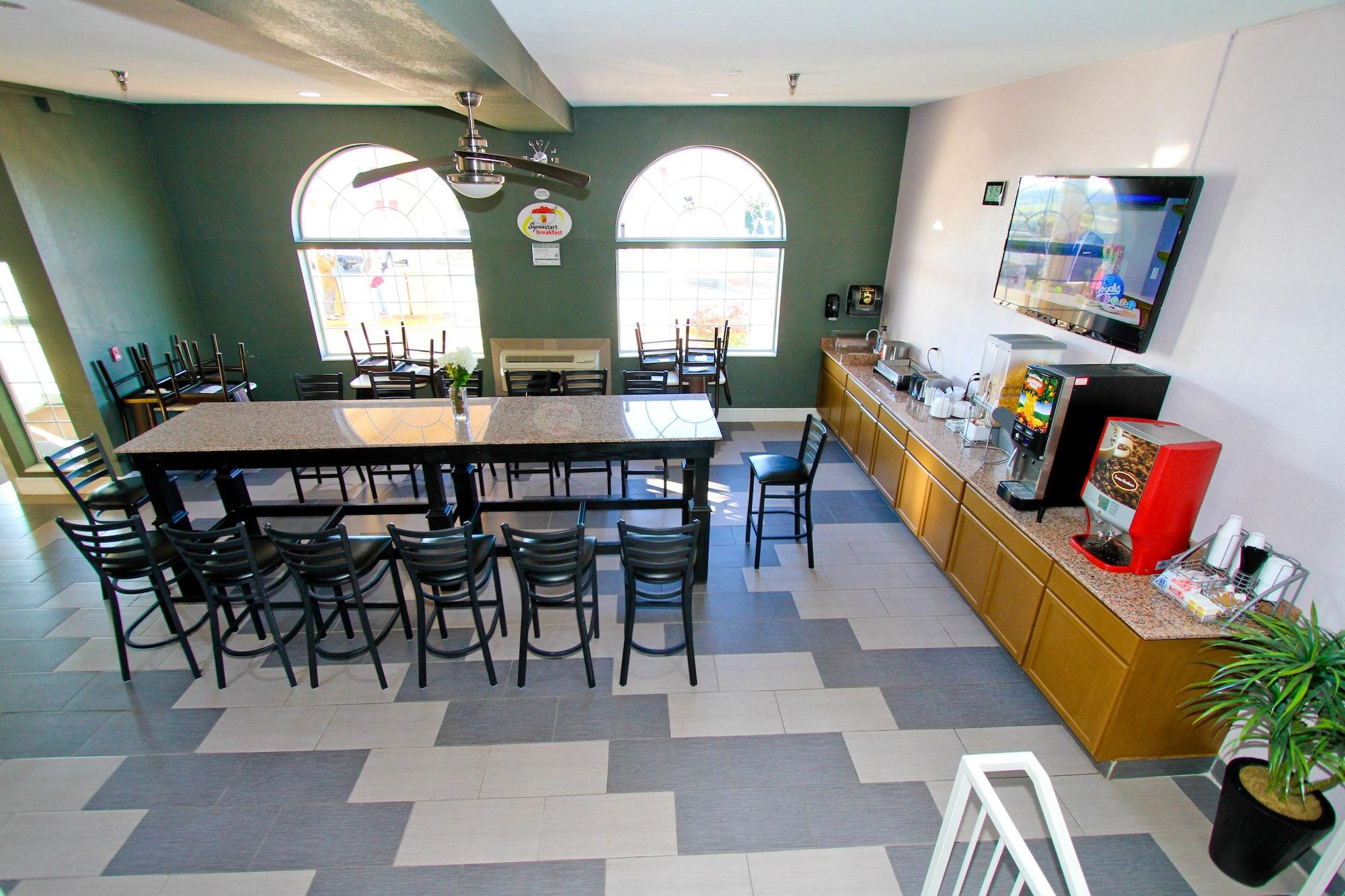 Restaurant Super 8 by Wyndham Kansas City