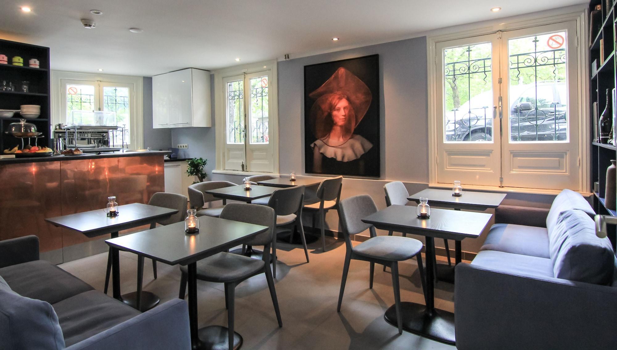 Restaurant No. 377 House