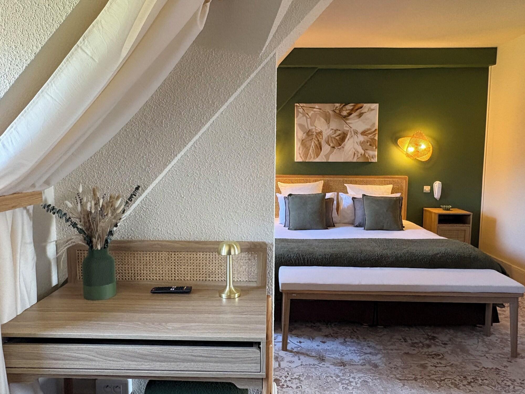 Varios Hotel Deybach