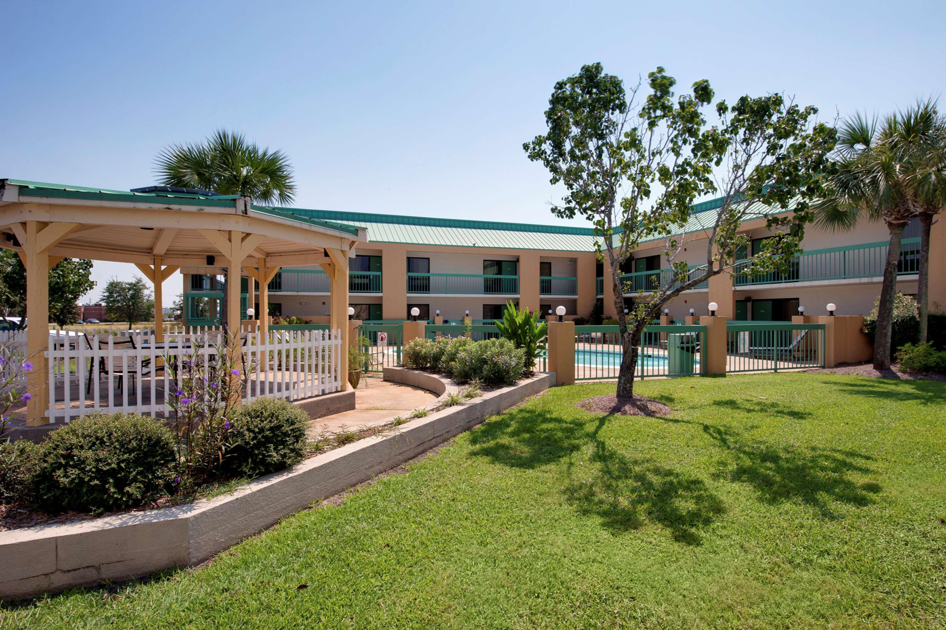 Vista Exterior Best Western Flagship Inn