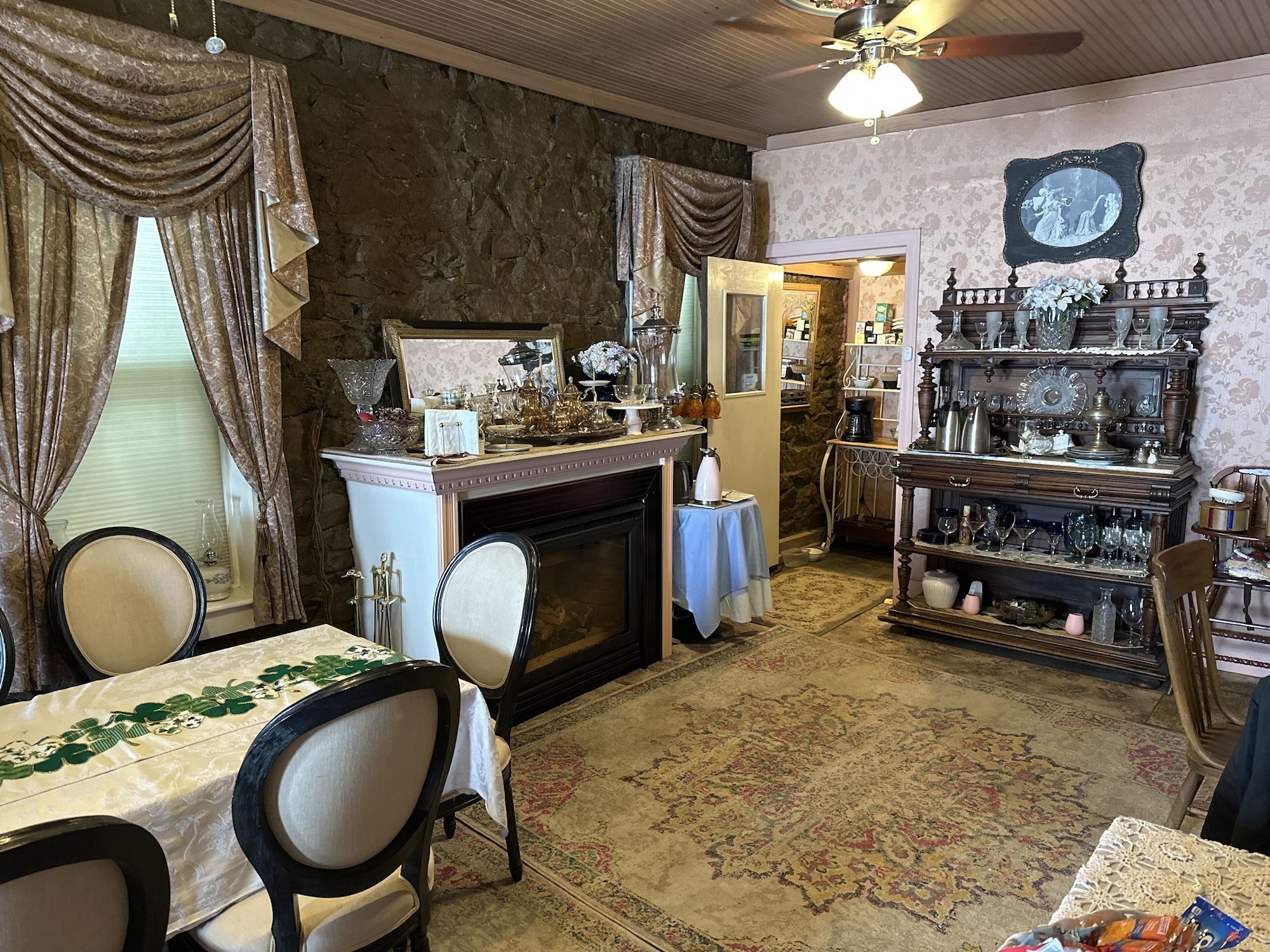 Restaurant The Alma House Inn