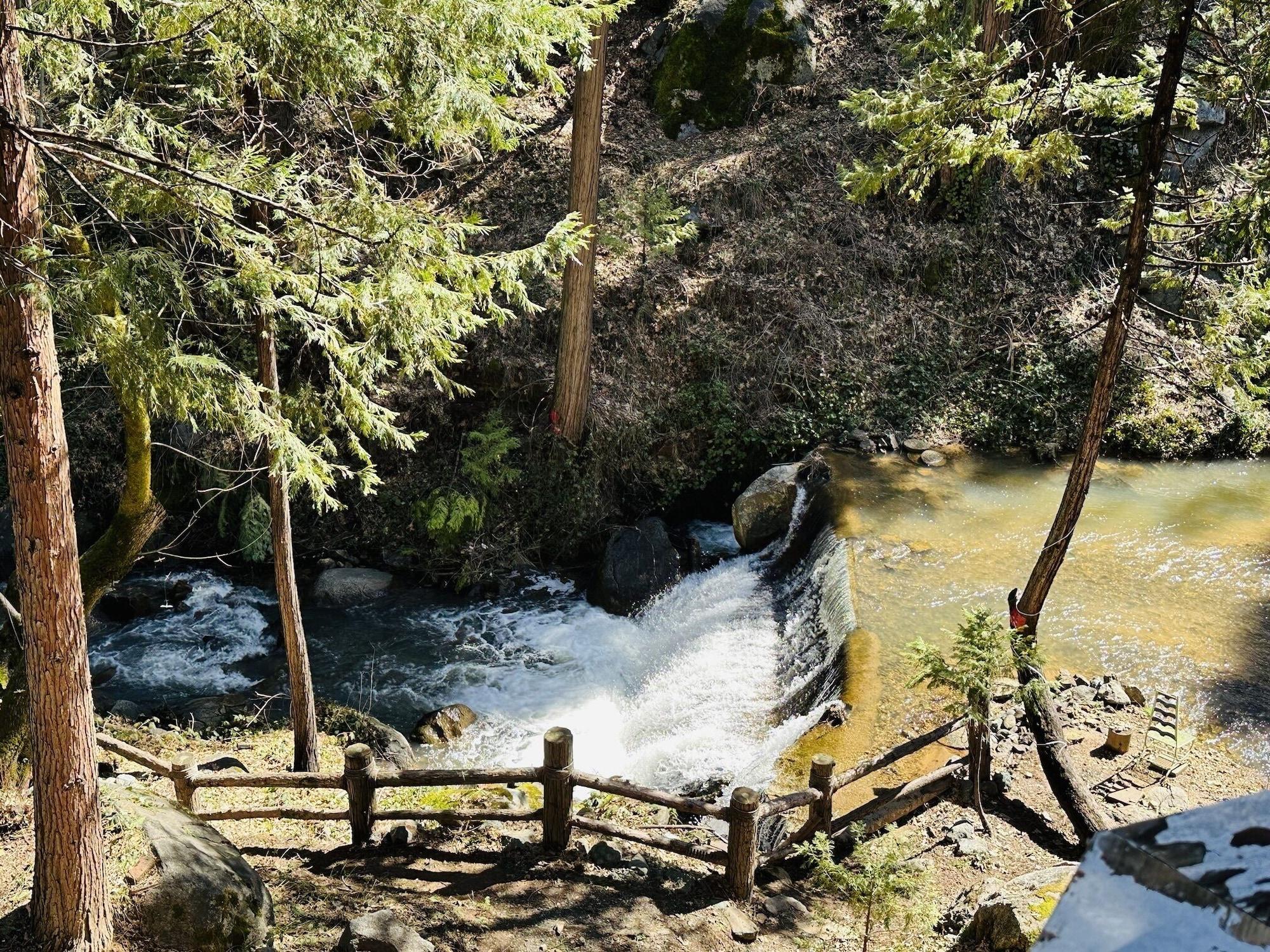 Varios Flume's End