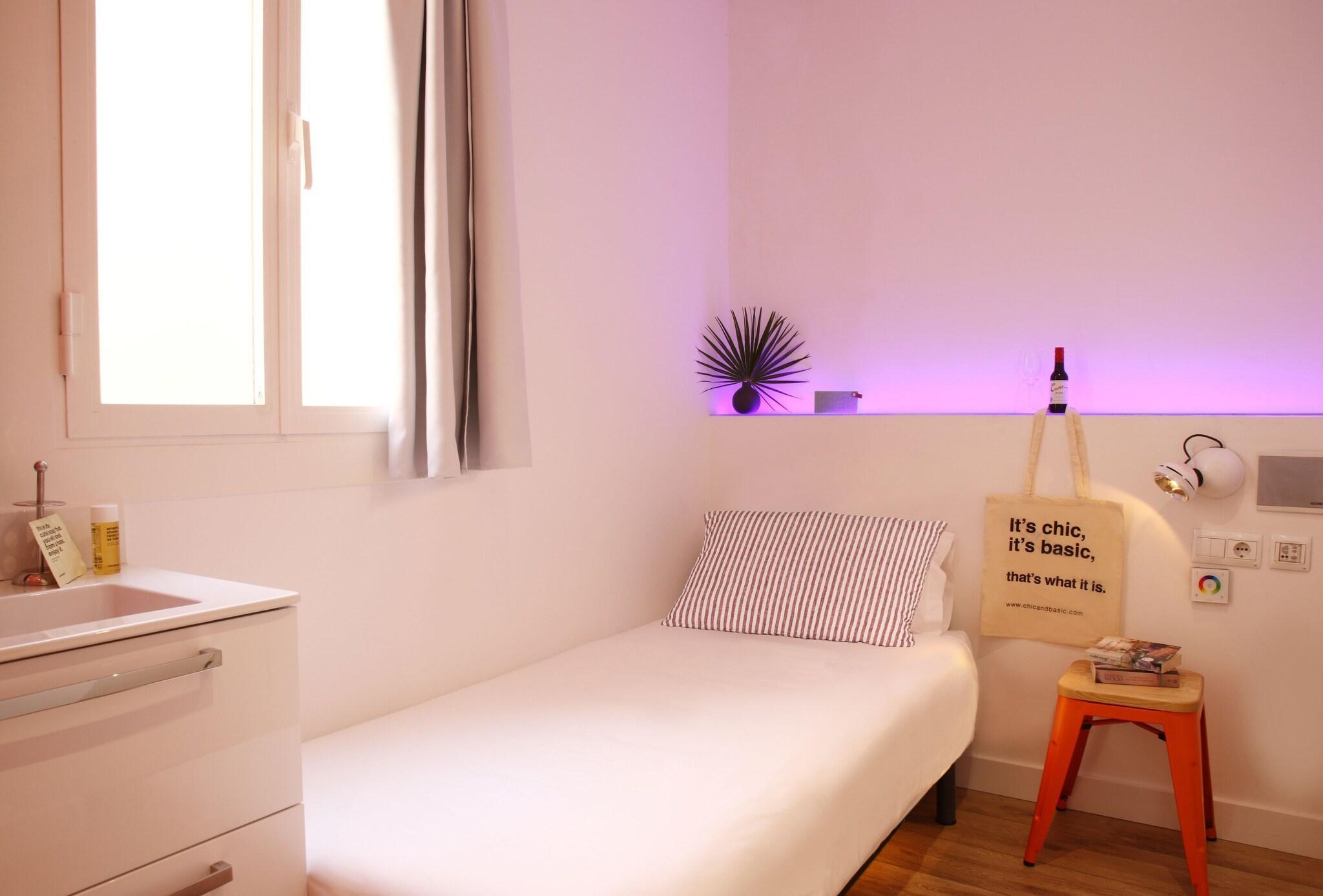 Varios Chic & Basic Tallers Hostal