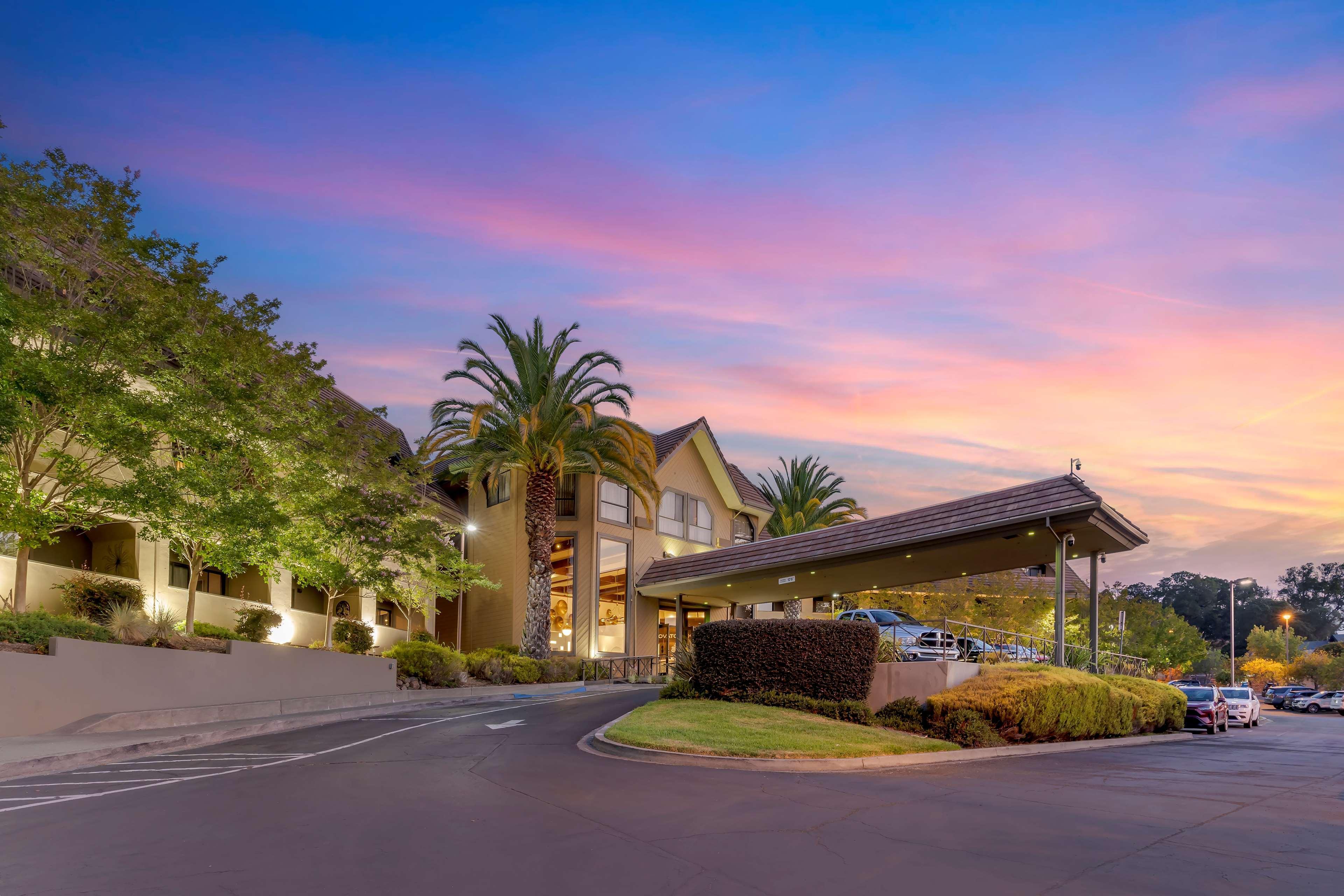 Vista Exterior Best Western Plus Novato Oaks Inn