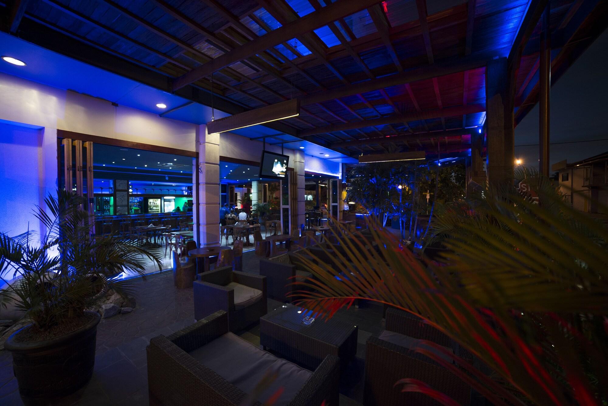 Bar/Salón Hotel Elegance N.V.
