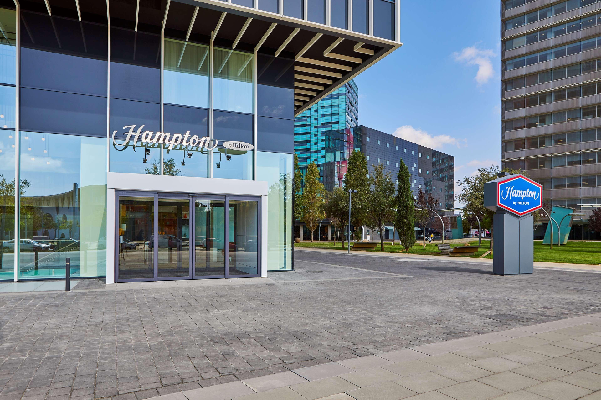 Vista Exterior Hampton by Hilton Barcelona Fira Gran Via