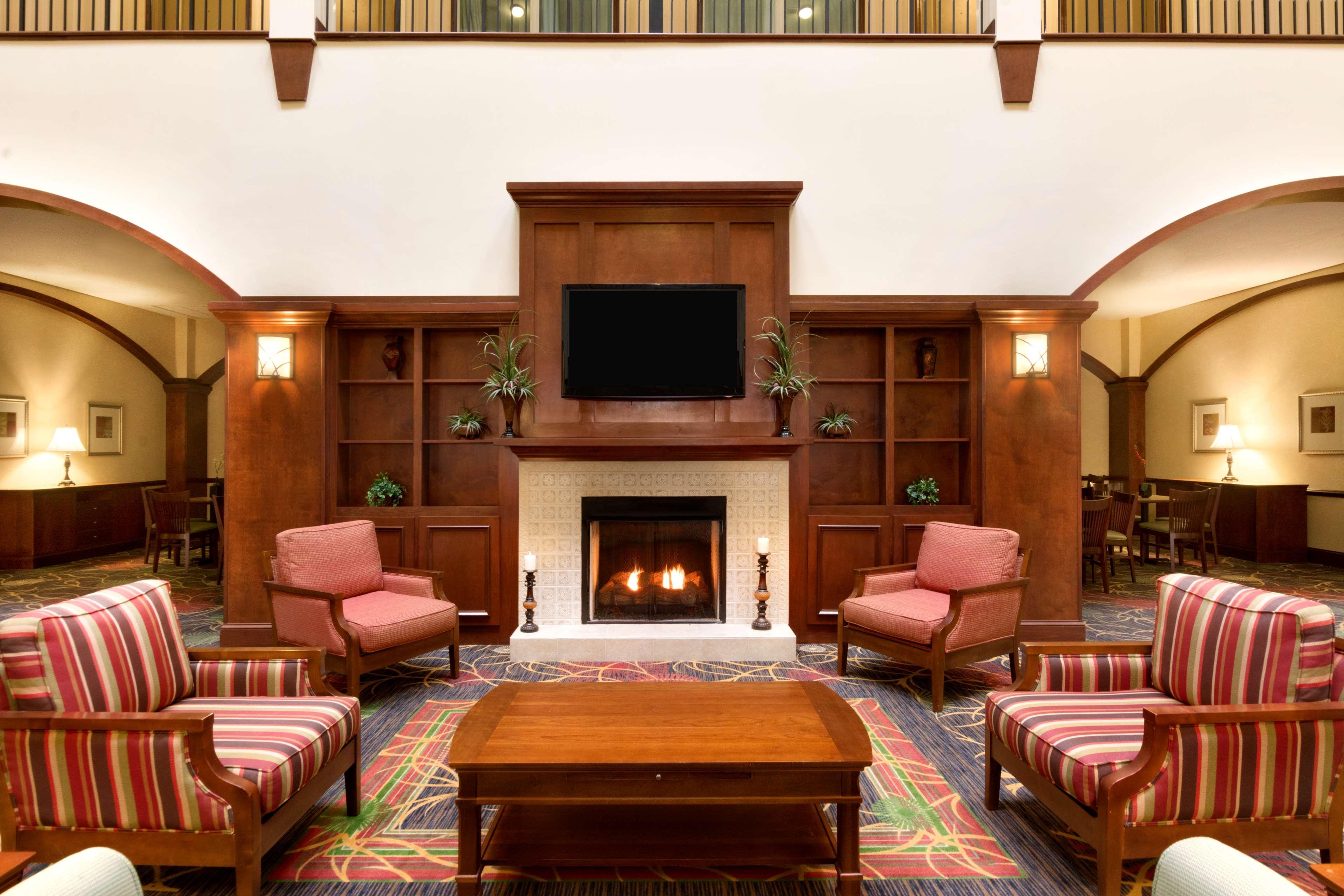 Vista Lobby Country Inn & Suites by Radisson, Braselton, GA