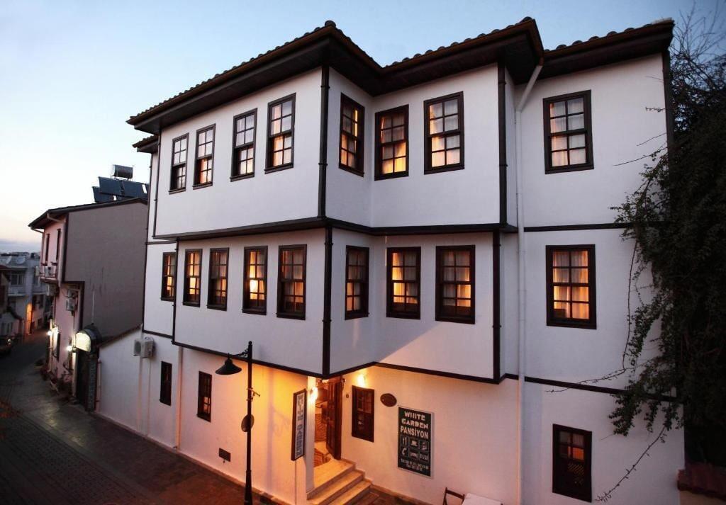 Varios White Garden Hotel
