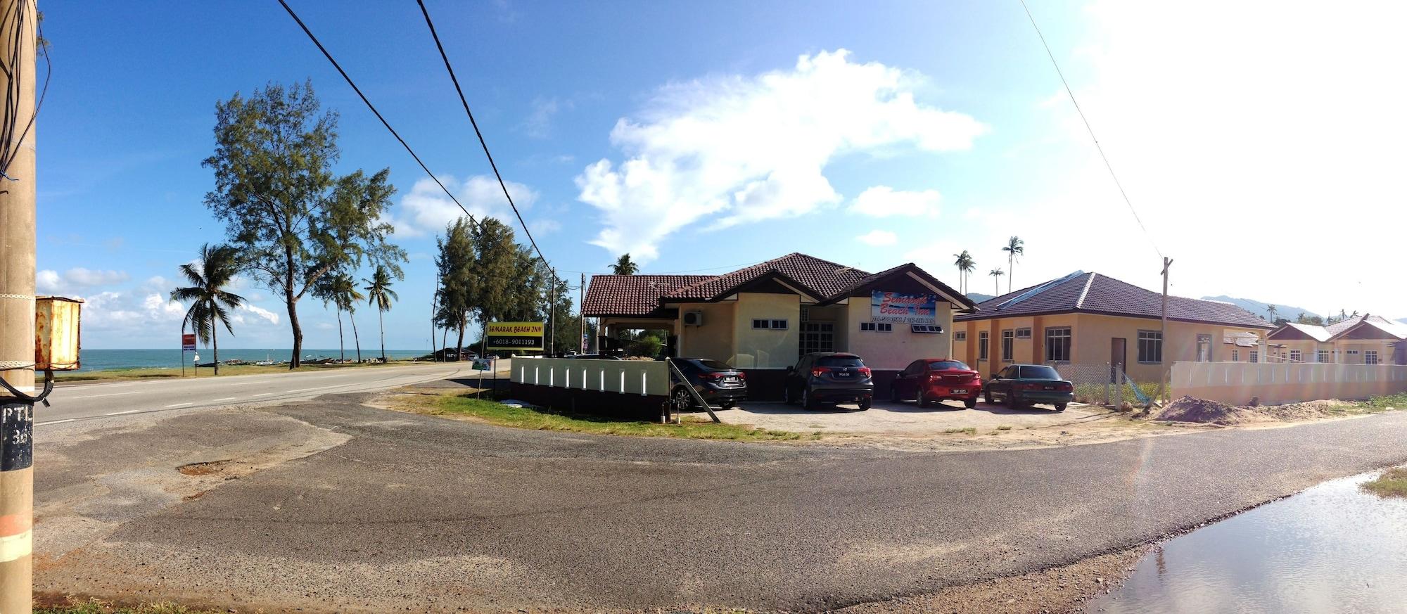 Varios Semarak Beach Inn