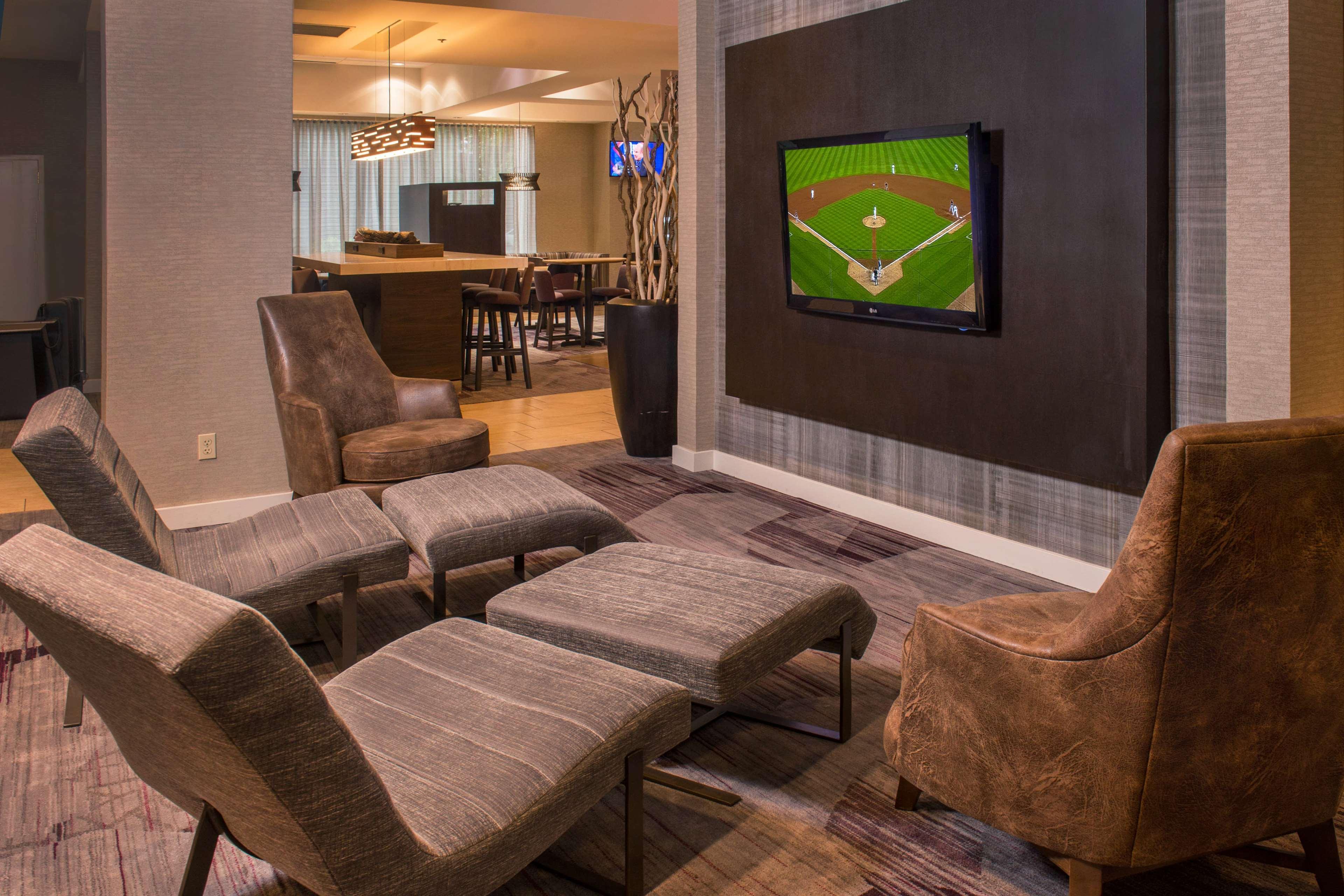Vista Lobby Sonesta Select Arlington Rosslyn
