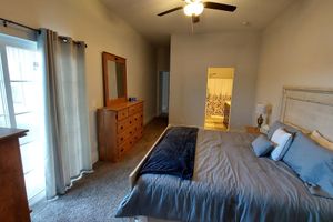 Alquiler Vacacional - Amazing Country Resort Minutes from KC & FIFA 2026, Pool, Pond, Games, Sleeps 10