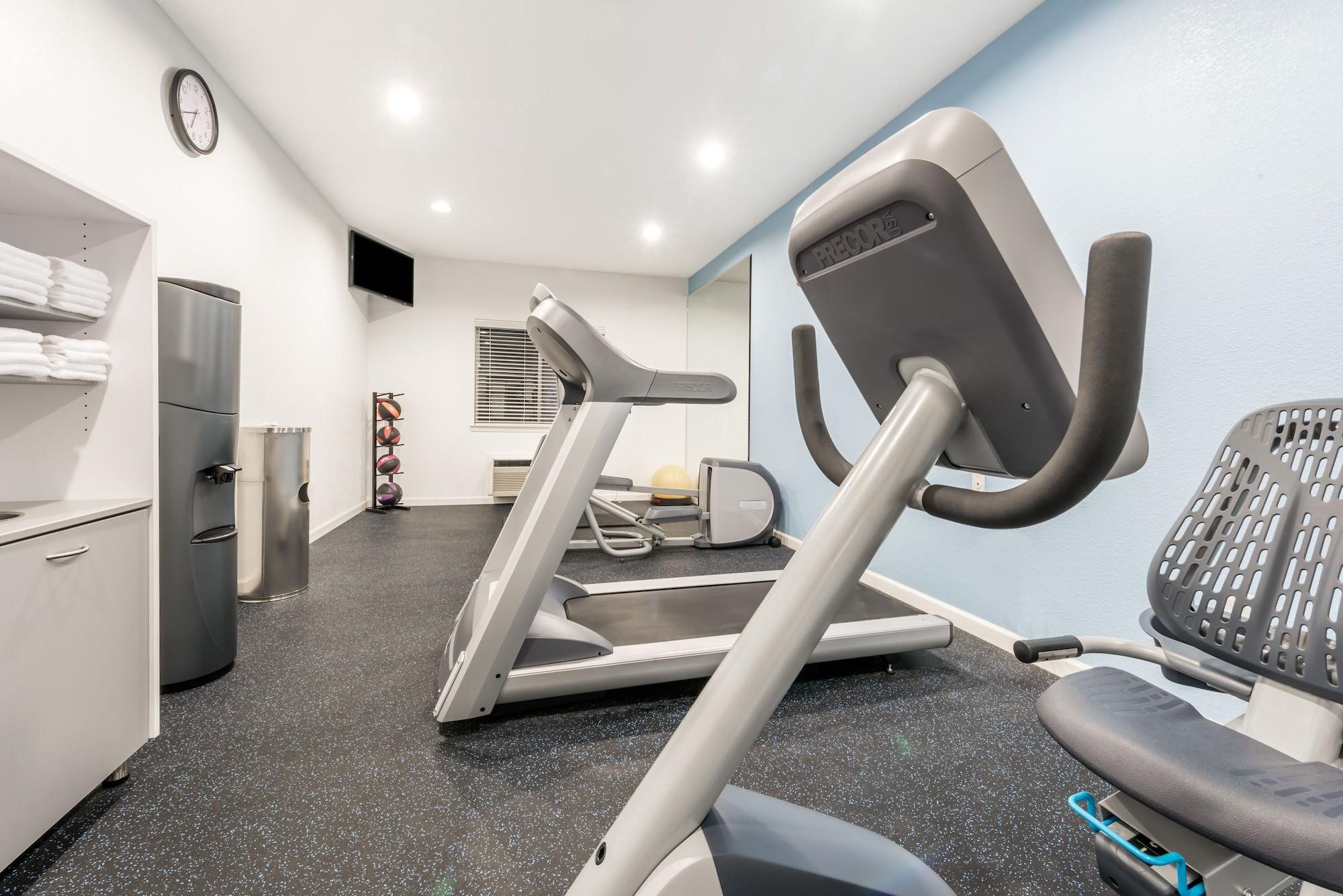 Gimnasio Days Inn & Suites by Wyndham Dallas